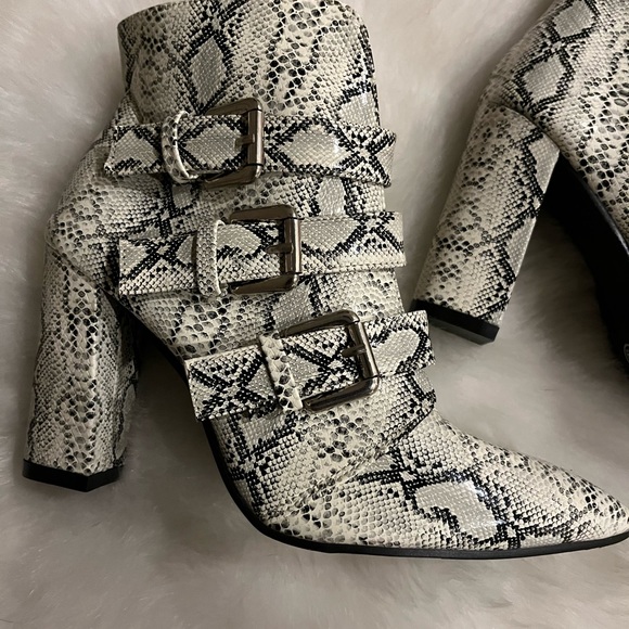 Snake print booties - Picture 2 of 6